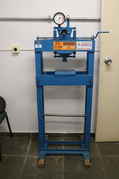 Prensa Uniaxial de 15 ton marca Bovenau3.JPG